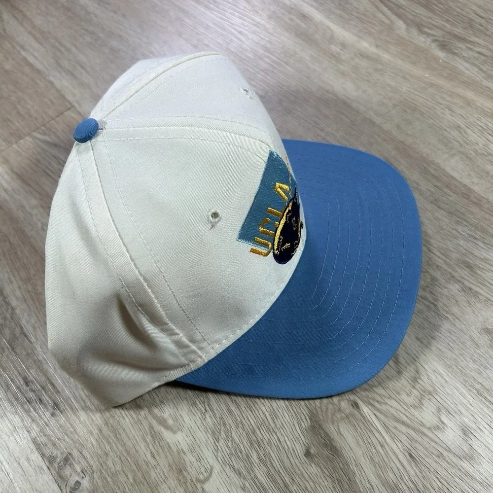 VTG UCLA Bruins Snapback Hat College Signatures White‎ Blue Cap